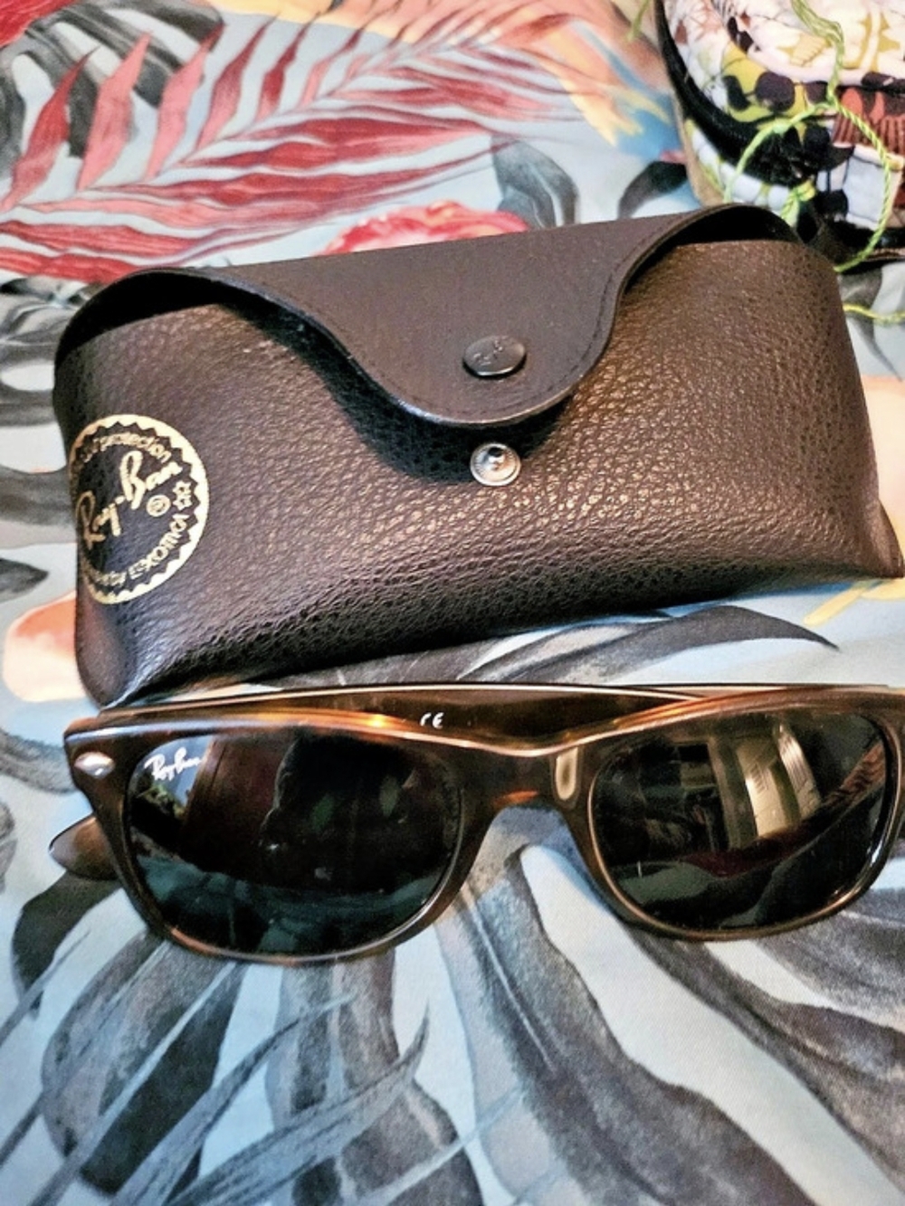 Ray-Ban Original Wayfarer Classic Sunglasses Brown & Black